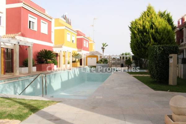 Townhouse - Resale - Dolores - Nuevo Sector 