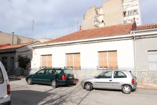 Maison de village - Revente - Dolores - Town