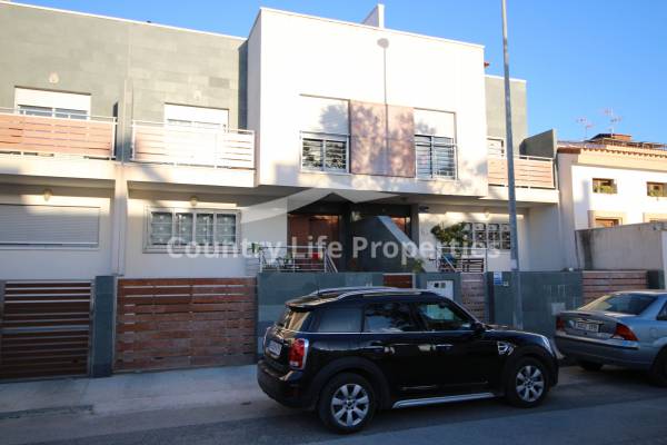 Townhouse - Rent to Buy - Dolores - Nuevo Sector 