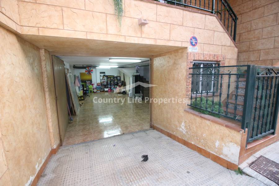 Resale - Quad / Semi detached - Catral - Town 