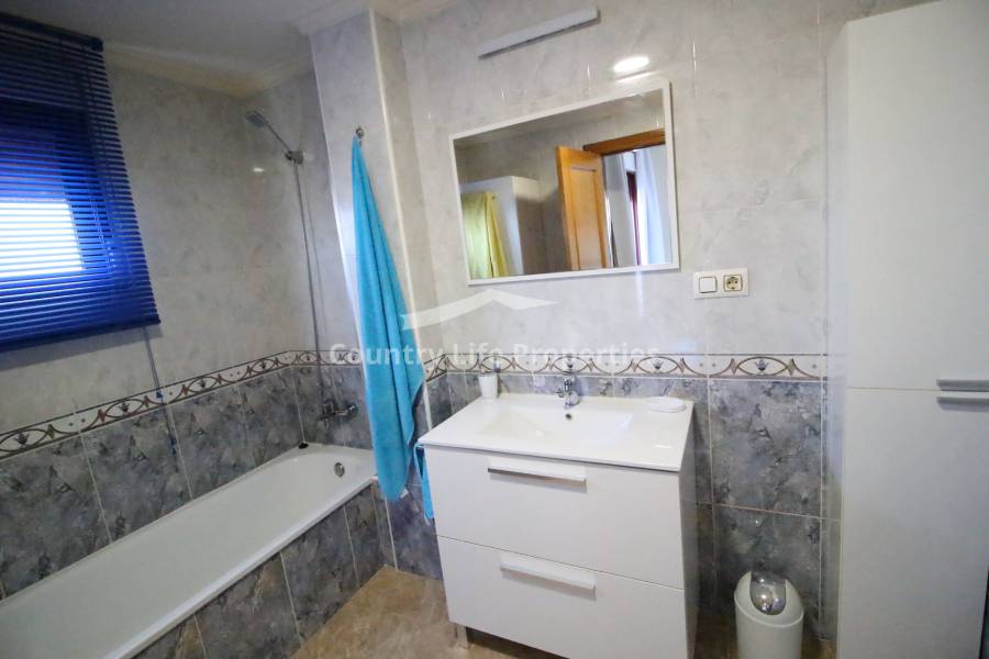 Resale - Apartment - Dolores - Town