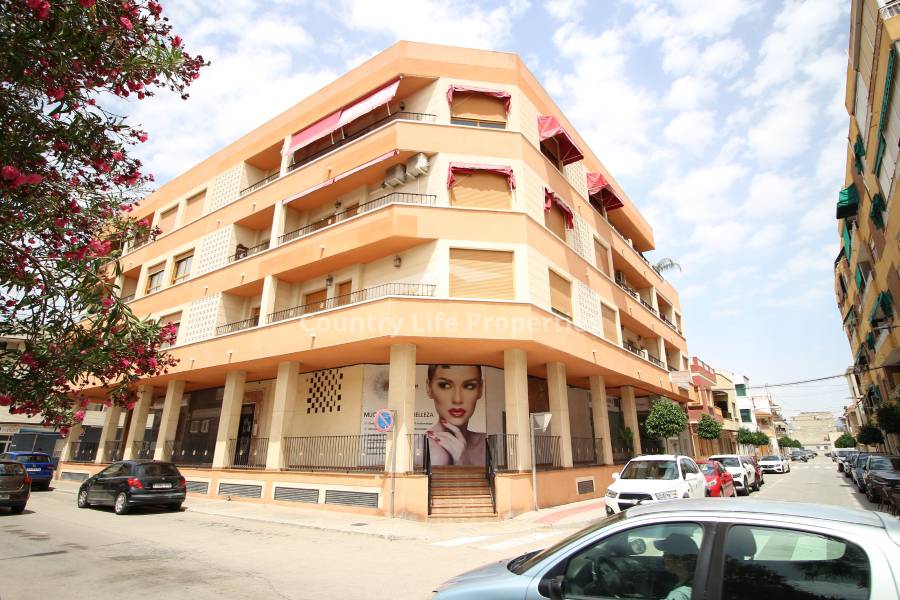 Revente - Commercial - Dolores - Town