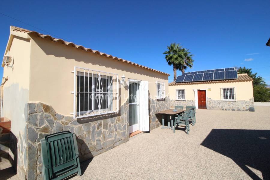 Resale - Country house - Catral - Countryside 