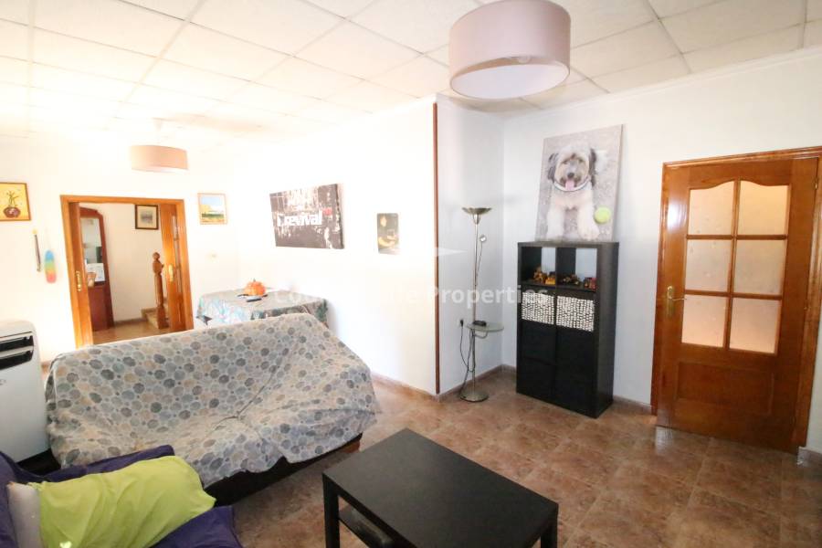 Resale - Village House - Dolores - Town