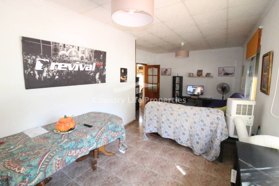 Resale - Village House - Dolores - Town