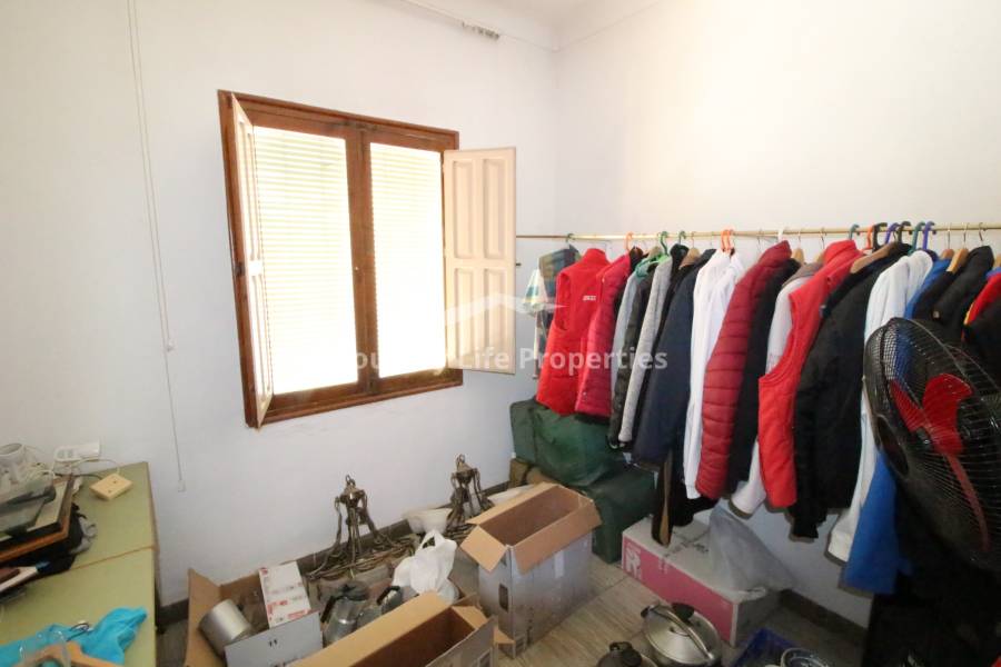 Resale - Village House - Dolores - Town