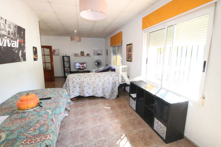 Resale - Village House - Dolores - Town