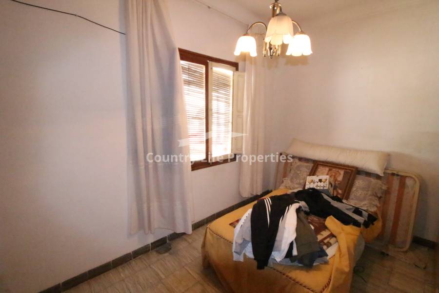 Resale - Village House - Dolores - Town