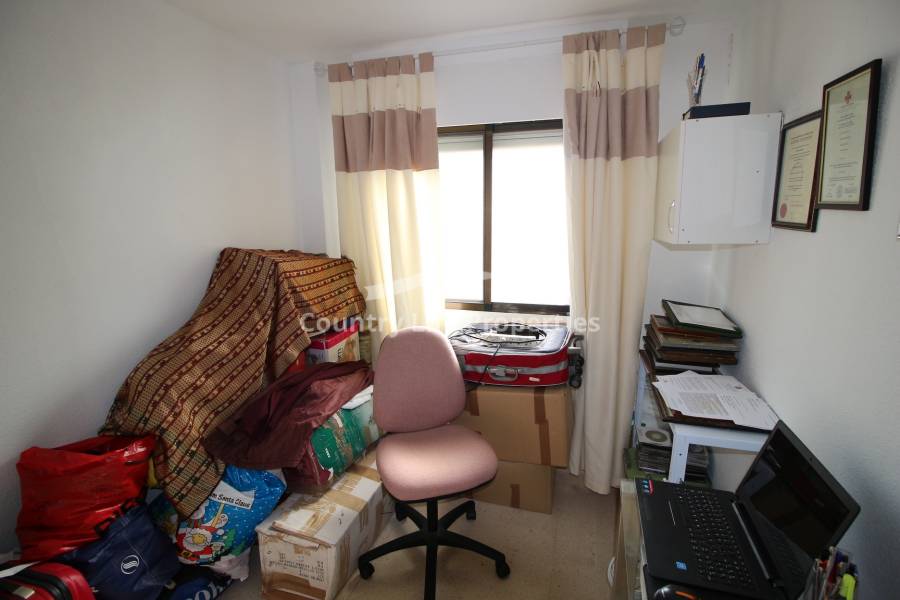 Resale - Apartment - Dolores - Town