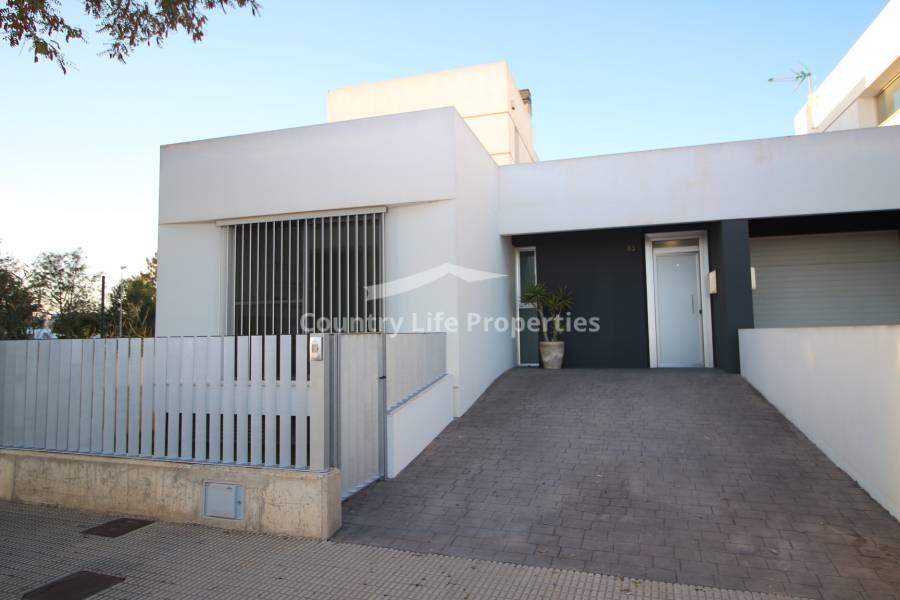 Long term rental - Quad / Semi detached - Dolores - Nuevo Sector 