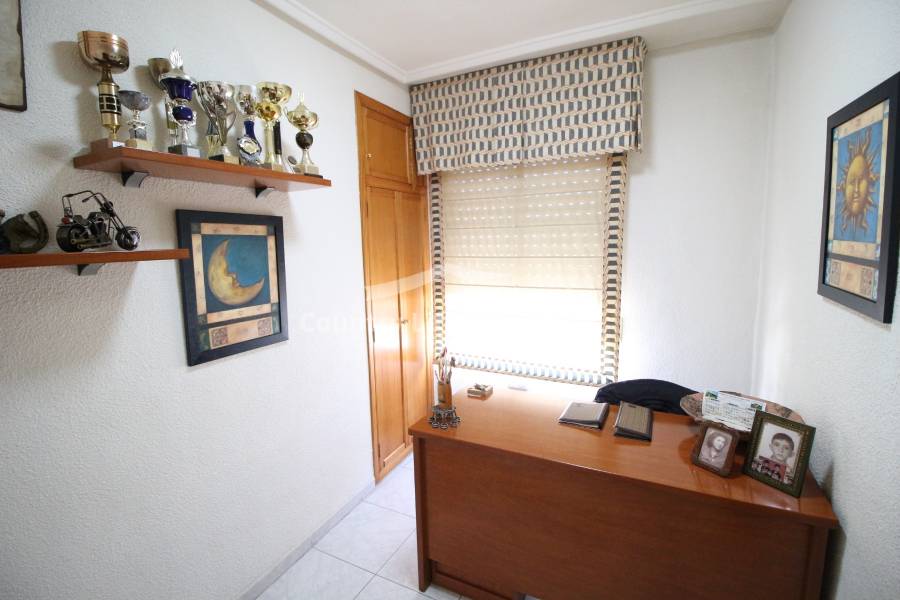 Resale - Apartment - Dolores - Town