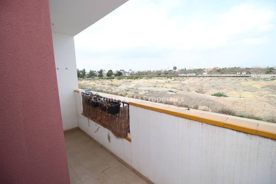 Resale - Townhouse - Dolores - Nuevo Sector 