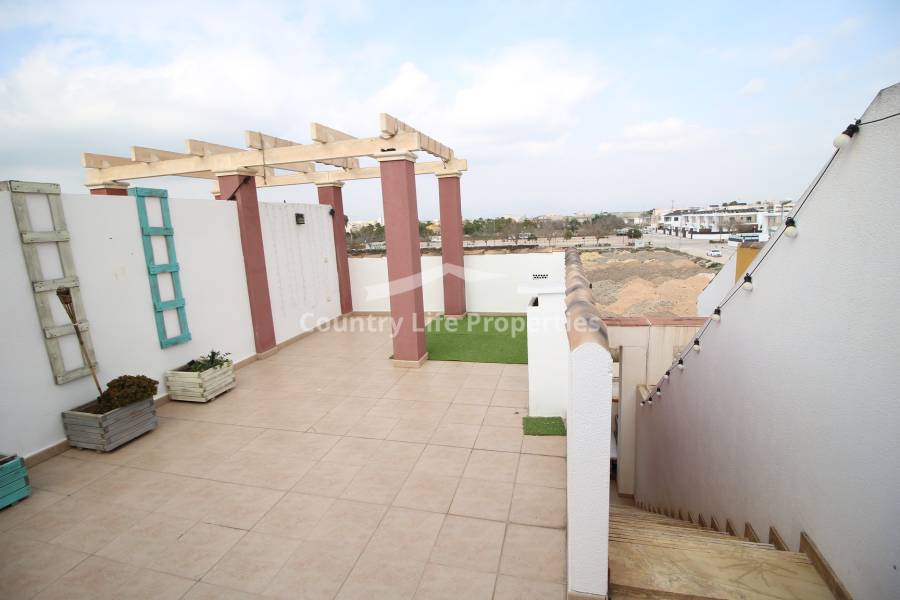 Перепродажа - Townhouse - Dolores - Nuevo Sector 