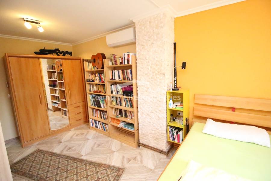 Перепродажа - Villa - Crevillente