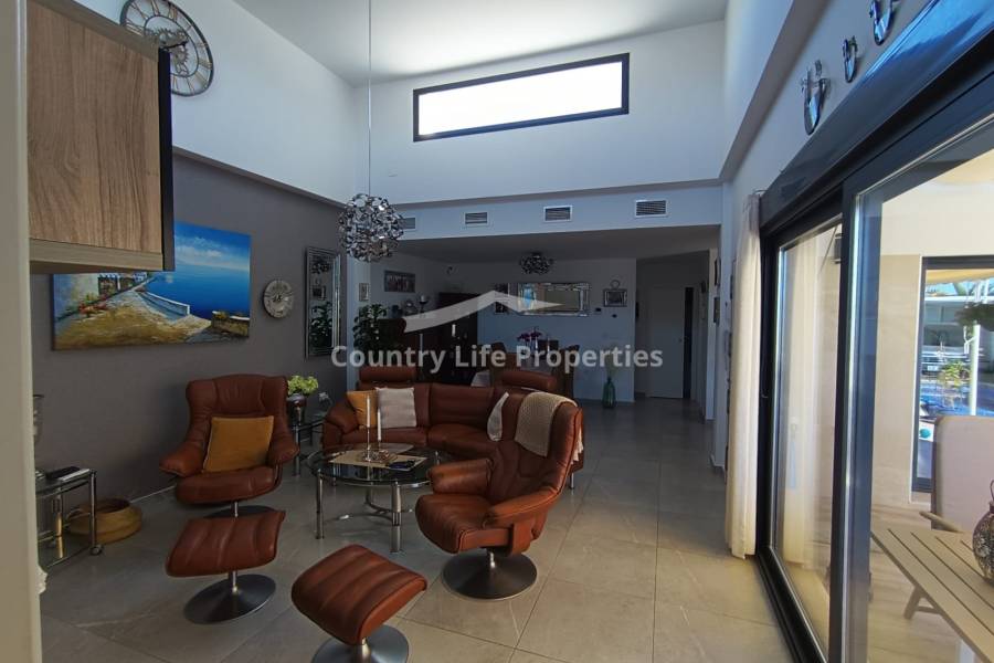 Resale - Villa - Daya Nueva - Town