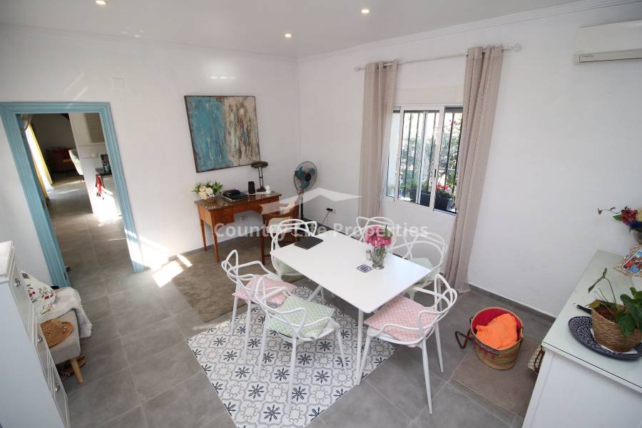 Resale - Quad / Semi detached - Dolores - Town