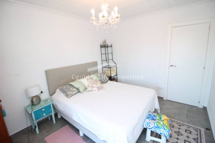 Resale - Quad / Semi detached - Dolores - Town