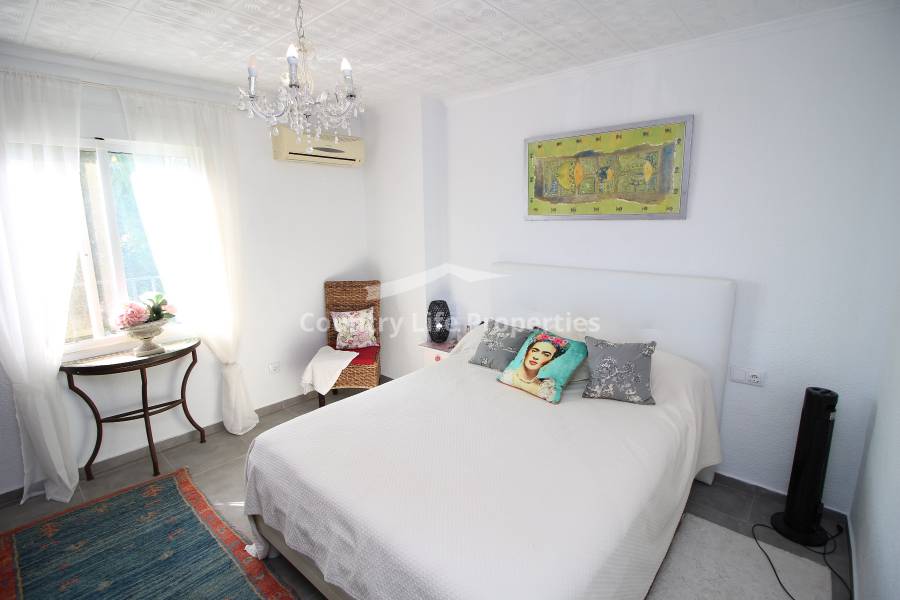 Resale - Quad / Semi detached - Dolores - Town