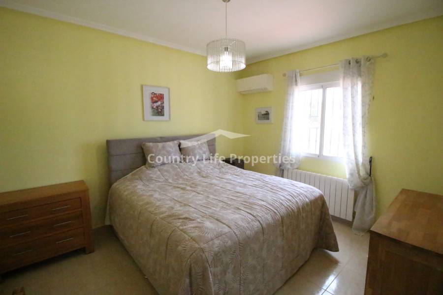 Resale - Villa - Catral - Countryside 