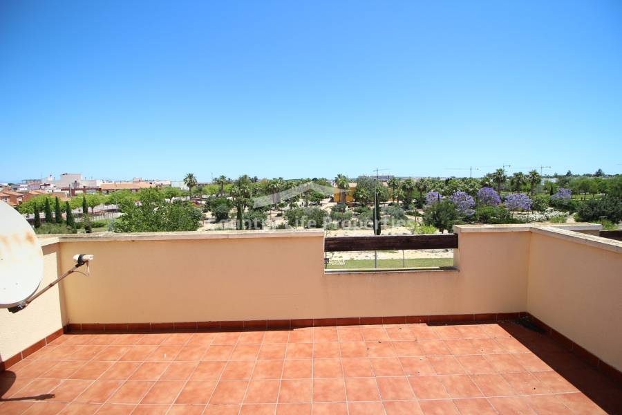 Resale - Townhouse - Dolores - Nuevo Sector 