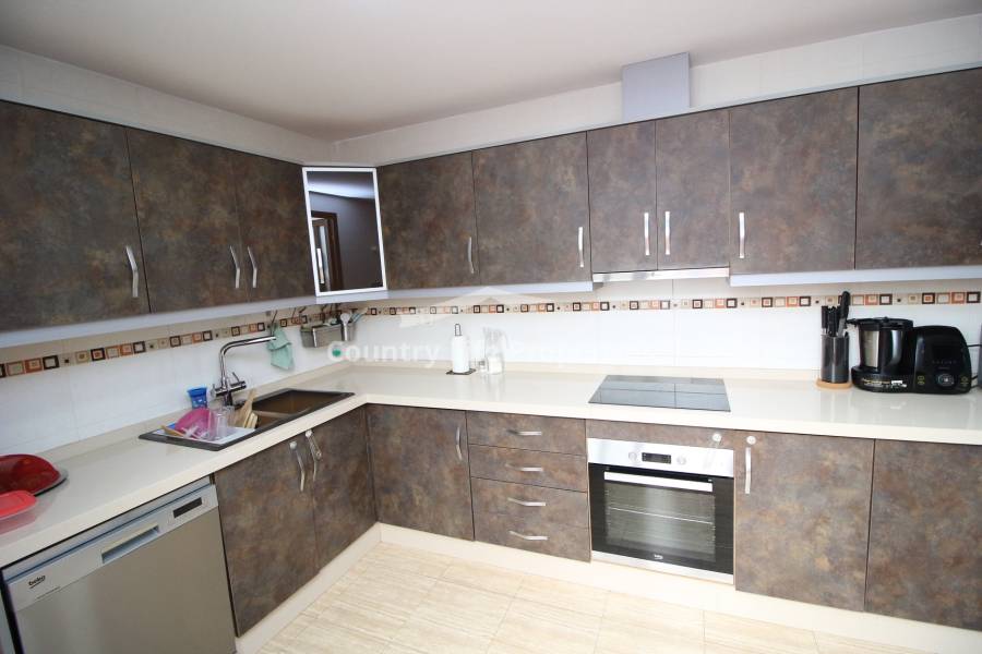 Resale - Townhouse - Dolores - Nuevo Sector 