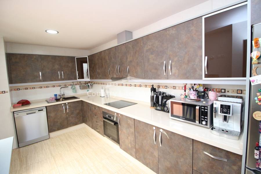 Resale - Townhouse - Dolores - Nuevo Sector 