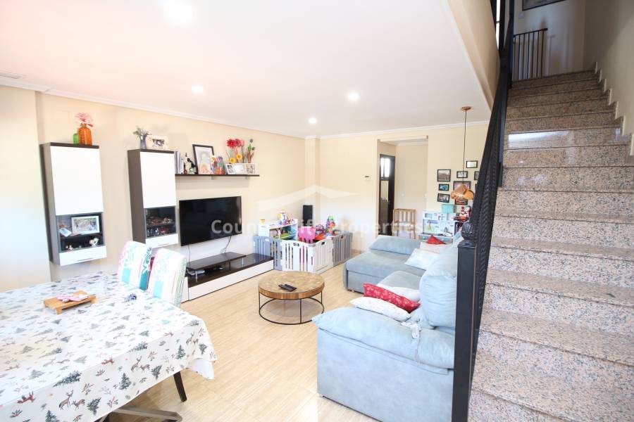 Resale - Townhouse - Dolores - Nuevo Sector 