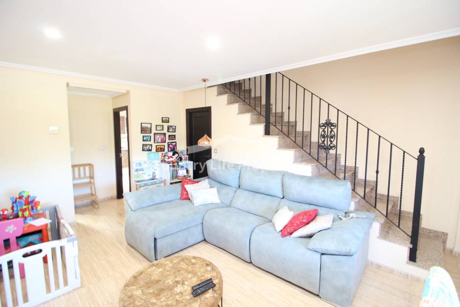Resale - Townhouse - Dolores - Nuevo Sector 