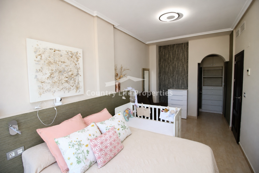 Resale - Townhouse - Dolores - Nuevo Sector 