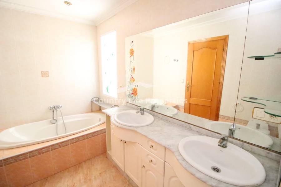 Перепродажа - Деревенский дом - Dolores - Town